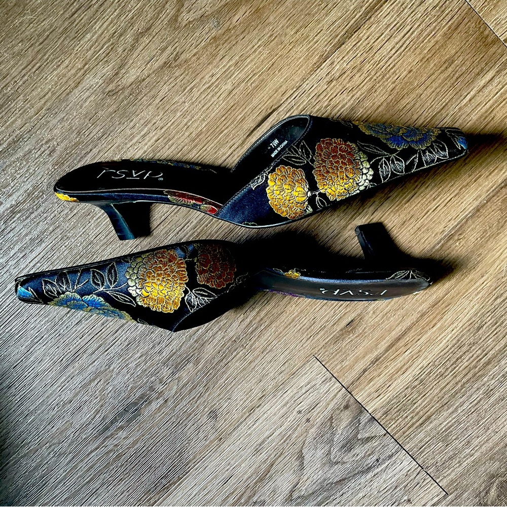 NEW RSVP Black Chinese Silk Heel w/box. 7.5M